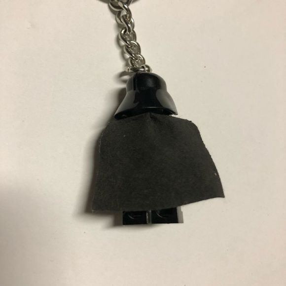 LEGO Star Wars Darth Vader Keychain - Picture 3 of 5